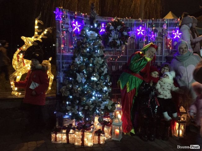 У Ковелі засвітили вогні головної ялинки міста. ФОТО