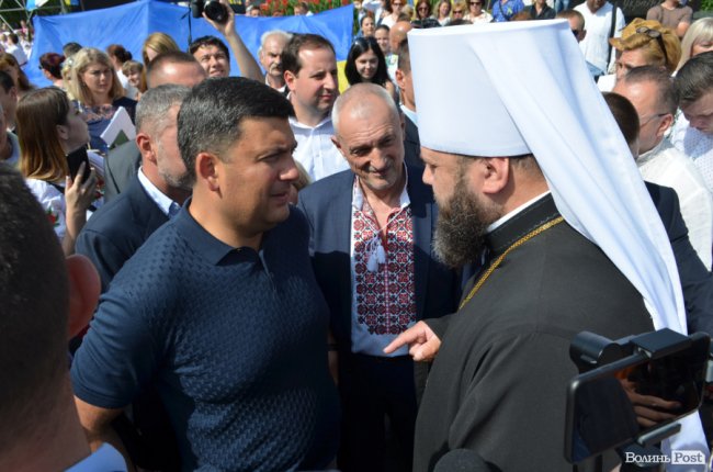 Щастя молодим та селфі-бум: як Гройсман гуляв центром Луцька. ФОТО