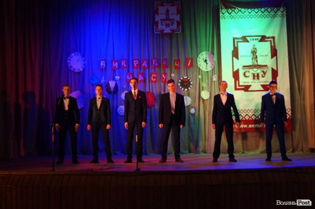 «Викрадачі часу»: як на філфаці СНУ обирали кращого студента. ФОТО