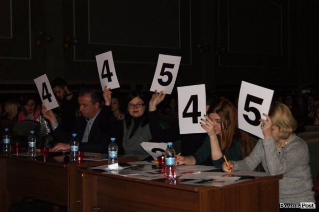 «Викрадачі часу»: як на філфаці СНУ обирали кращого студента. ФОТО