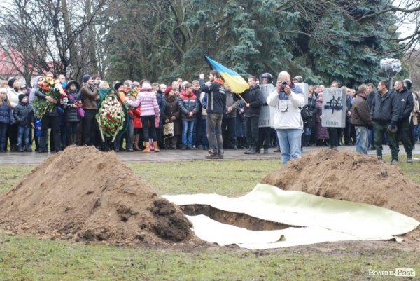У Луцьку поховали Героя Майдану. ФОТО