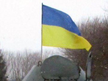 У Херсоні мітингувальники забрали БТР у окупантів. ВІДЕО