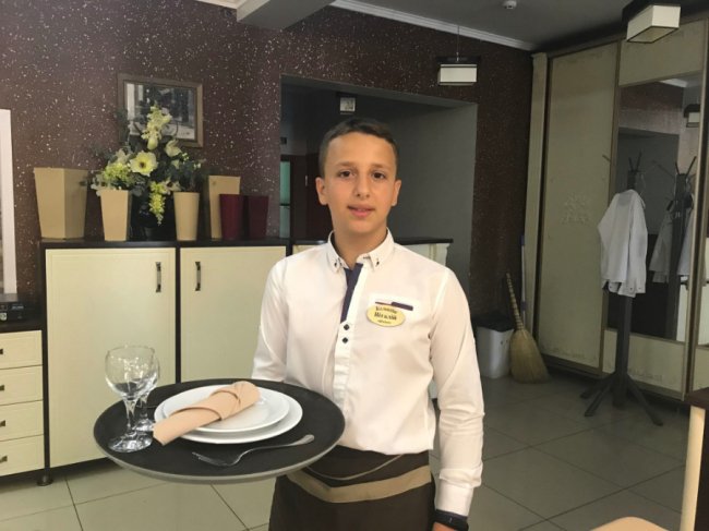 Збирають ягоди і працюють кухарями: як підлітки на Волині заробляють копійчину