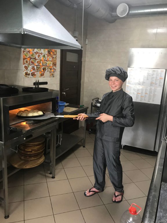 Збирають ягоди і працюють кухарями: як підлітки на Волині заробляють копійчину