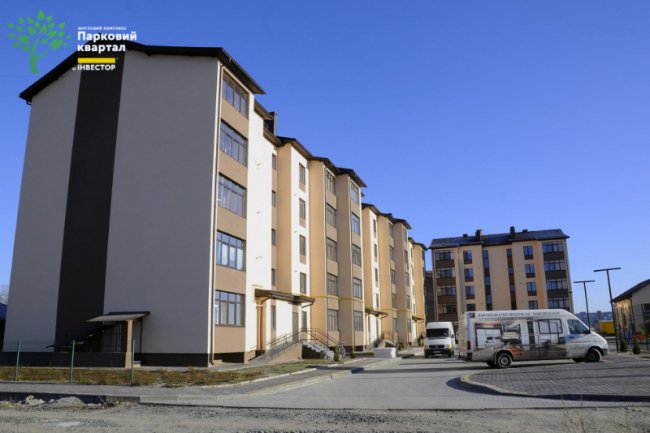 У другому будинку ЖК «Парковий квартал» встановлюють вікна та монтують дах. ФОТО*