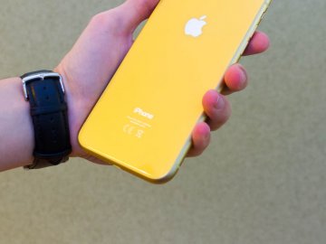 Лучанин за допомогою фальшивого паспорта забрав посилку з телефоном на пошті