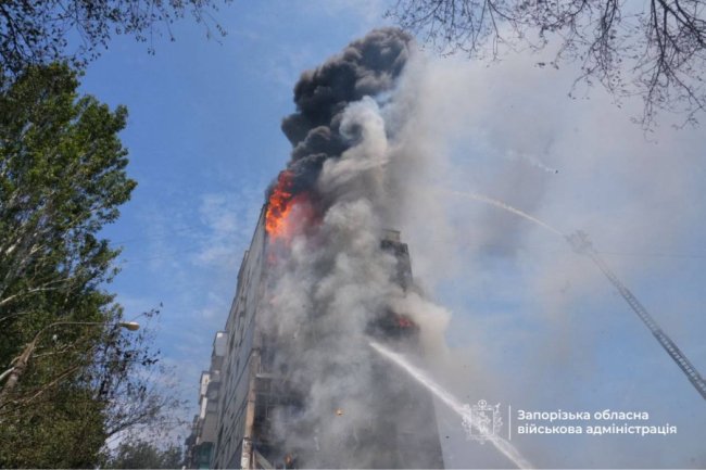Росіяни вдарили керованими авіабомбами по багатоповерхівках Запоріжжя