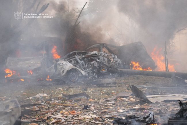 Росіяни вдарили керованими авіабомбами по багатоповерхівках Запоріжжя
