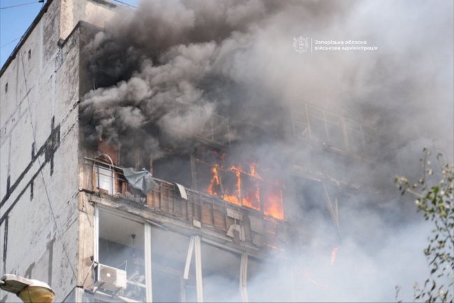 Росіяни вдарили керованими авіабомбами по багатоповерхівках Запоріжжя