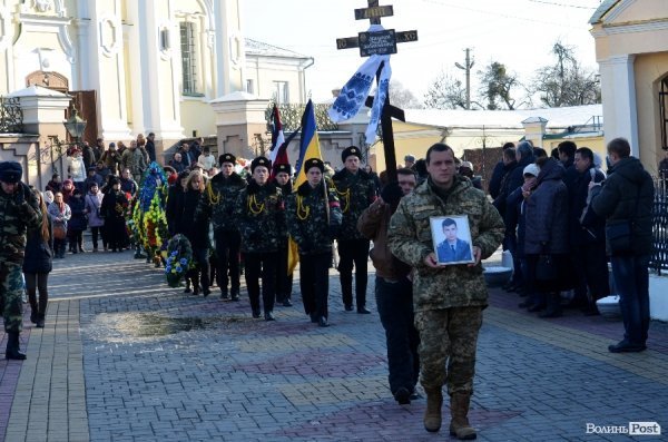 Луцьк провів в останню путь Героя АТО Валерія Марцинюка. ФОТО 