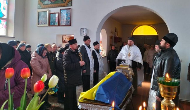 Пів року вважався зниклим безвісти: на Волині поховали Героя Олега Верешка