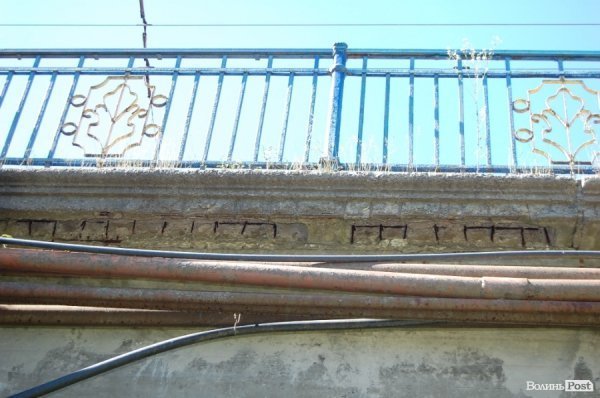 Луцькі «мости на мільйон» сипляться. ФОТО