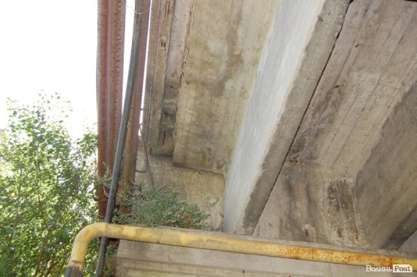 Луцькі «мости на мільйон» сипляться. ФОТО