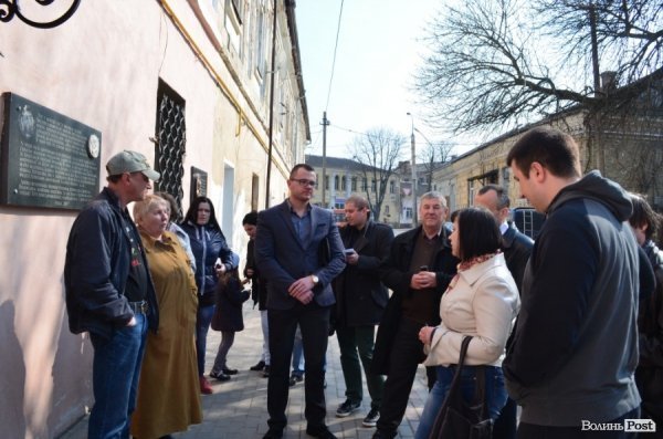 Історія без терміну давності: за мешканців аварійного будинку «взялися» у Луцькраді. ФОТО