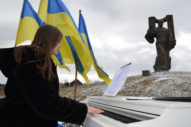 Біля найвищого у світі пам’ятника Шевченку Ігор Чайка і громада Ковеля оригінально вшанували Кобзаря