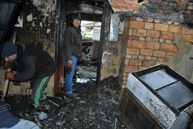 У луцької виховательки вщент згорів куплений в кредит будинок. ФОТО
