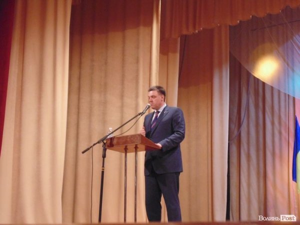 Тягнибок у Луцьку критикував журналістів, які пишуть про солдатів на соломі. ФОТО