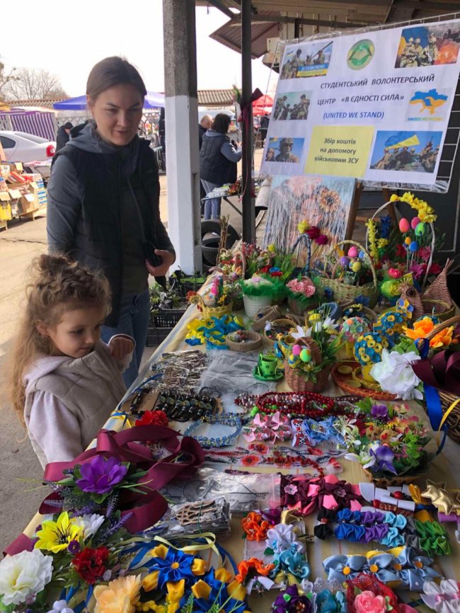 Представники волинського коледжу за місяць наярмаркували на ЗСУ понад 60 тисяч гривень