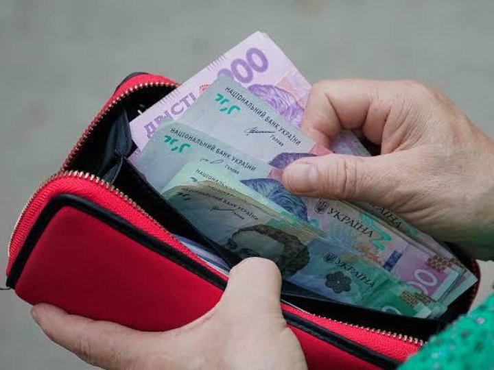 З 1 жовтня пенсії частини українців зростуть: кого чекає надбавка