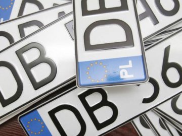 Кабмін пообіцяв за місяць вирішити питання з авто на єврономерах