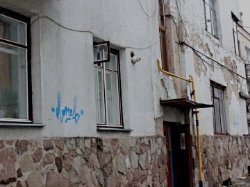 Будинок у центрі Луцька 50 років стоїть без ремонту, ‒ жителі. ФОТО