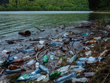 Не встигають чистити: президент Угорщини звернувся до Зеленського через українське сміття у річках