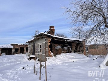 На Волині вщент згорів будинок, у якому жила сім’я з чотирма дітьми: потрібна допомога