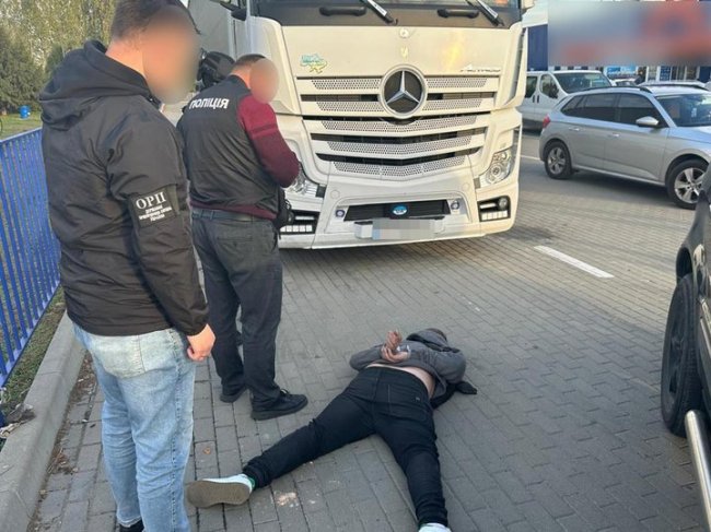 Продали 13 авто вартістю майже 3 мільйони: на Волині викрили «схему» незаконного ввезення машин для ЗСУ 