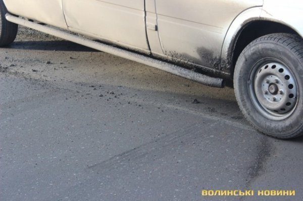 Аварія в Луцьку: зіткнулися бус і легковик. ФОТО