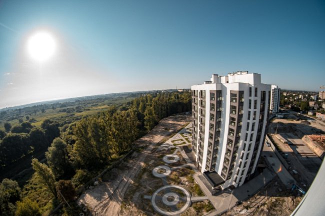 «Дух захоплювало від безмежності простору»: на даху «Супернови» влаштували ранкове тренування. ВІДЕО. ФОТО