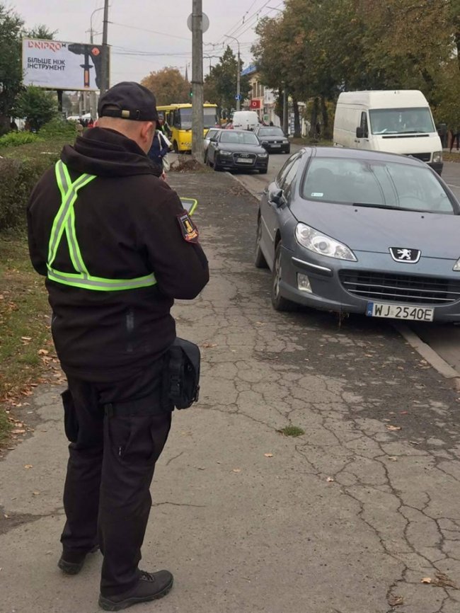 У Луцьку побільшало інспекторів з паркування