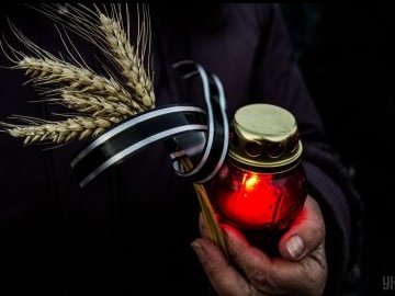 Сьогодні Україна вшановує пам'ять жертв голодоморів