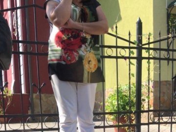 Вимагають посадити під варту посадовицю Луцькради, яка взяла хабар від атовця