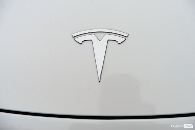 У Луцьку відкрили перший сервіс з продажу електромобілів*