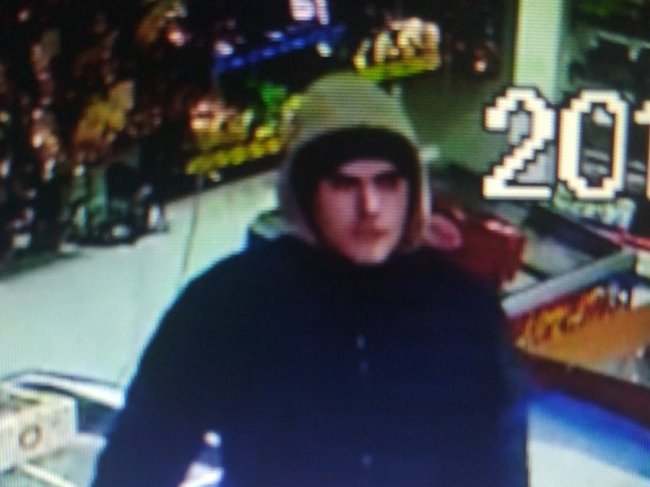 У Нововолинську молодик викрав алкоголь з магазину: поліція просить впізнати злодія.ФОТО