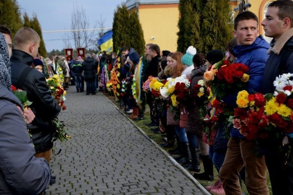 У Горохові поховали бійця «Азову» Ігоря Сливку. ФОТО