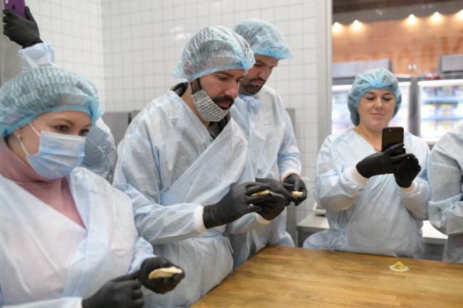 Відомий ресторатор Роман Хорзов відкрив у Луцьку мережу напівфабрикатів*