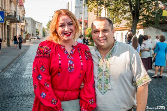 Директор Луцького зоопарку Людмила Денисенко та директор департаменту економічної політики Олександр Озінович