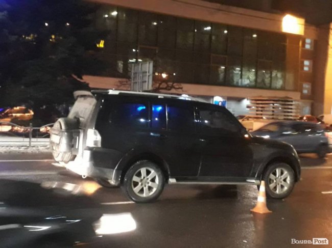 Біля луцького ЦУМу джип збив матір з дитиною. ФОТО. ОНОВЛЕНО