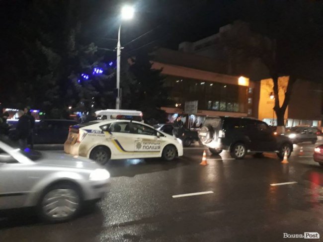 Біля луцького ЦУМу джип збив матір з дитиною. ФОТО. ОНОВЛЕНО