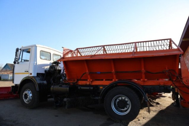 «Якщо прогноз показує сніг чи ожеледицю, необхідно ще за годину чи півтори до опадів просипати вулиці», - мер Луцька 