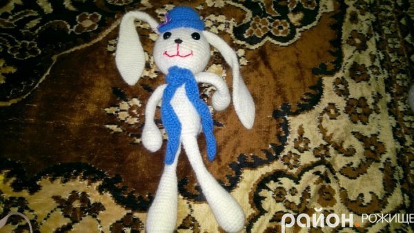 Волинянка в’яже милі іграшки в японській техніці