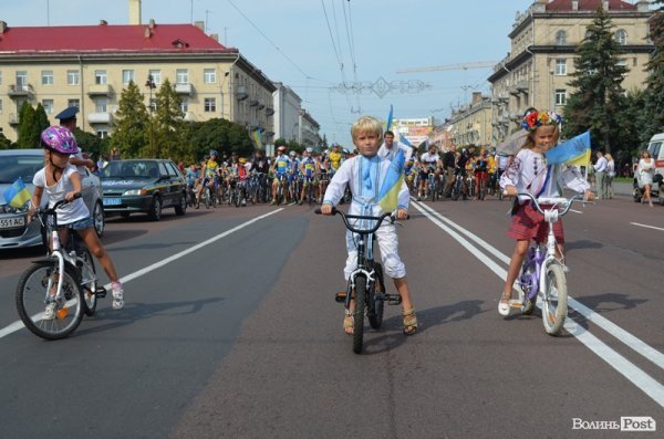 У Луцьку відбувся півтисячний велопробіг за Незалежність. ФОТО