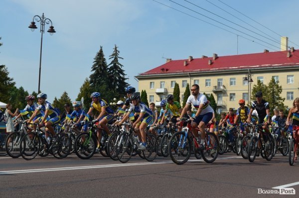 У Луцьку відбувся півтисячний велопробіг за Незалежність. ФОТО