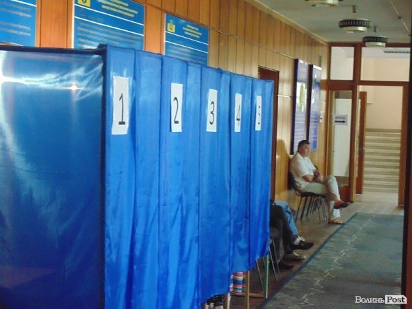 Луцьк голосує. ФОТО