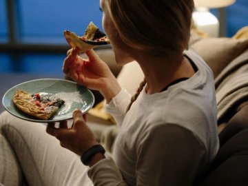 Пізня вечеря посилює почуття голоду на наступний день