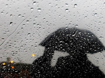 Дощ та мокрий сніг: завтра на Західній Україні очікується погіршення погоди