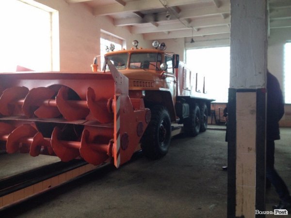 Взимку боротися з негодою на волинських дорогах буде майже 300 одиниць техніки. ФОТО