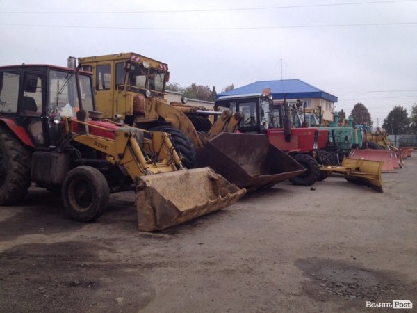 Взимку боротися з негодою на волинських дорогах буде майже 300 одиниць техніки. ФОТО