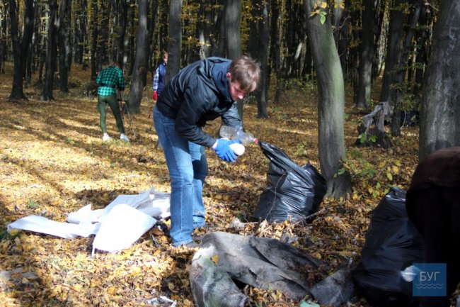 Вивезли цілий припіч сміття: як на Волині прибирали ліс. ФОТО